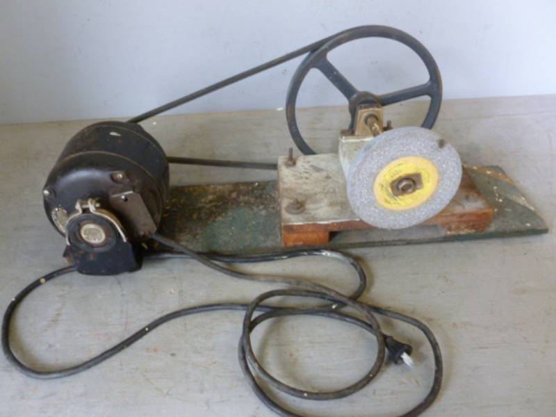 lot 235 image: Electric Stone Grinder