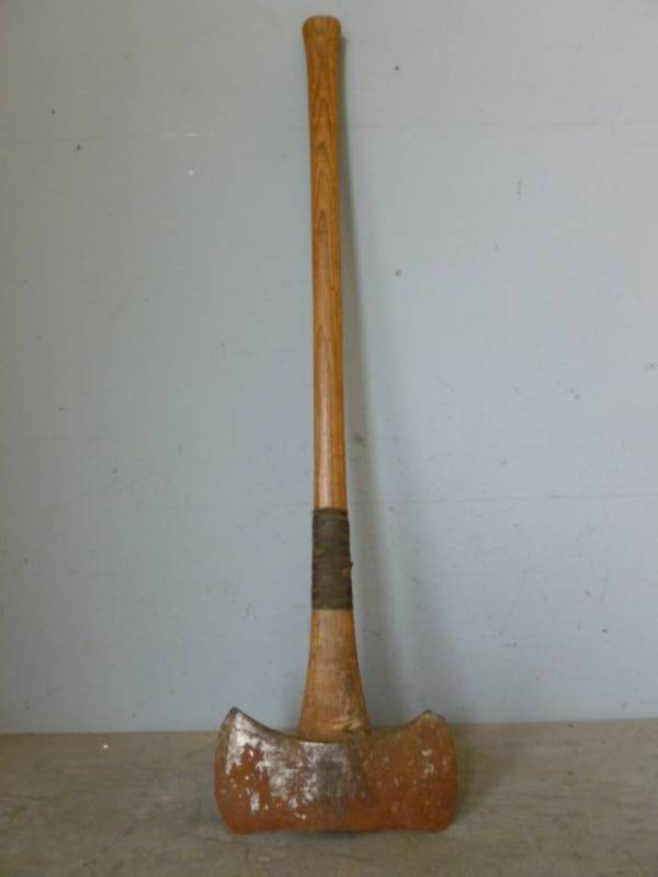 lot 237 image: Vintage Ax