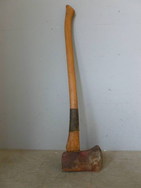 lot 238 image: Vintage Ax