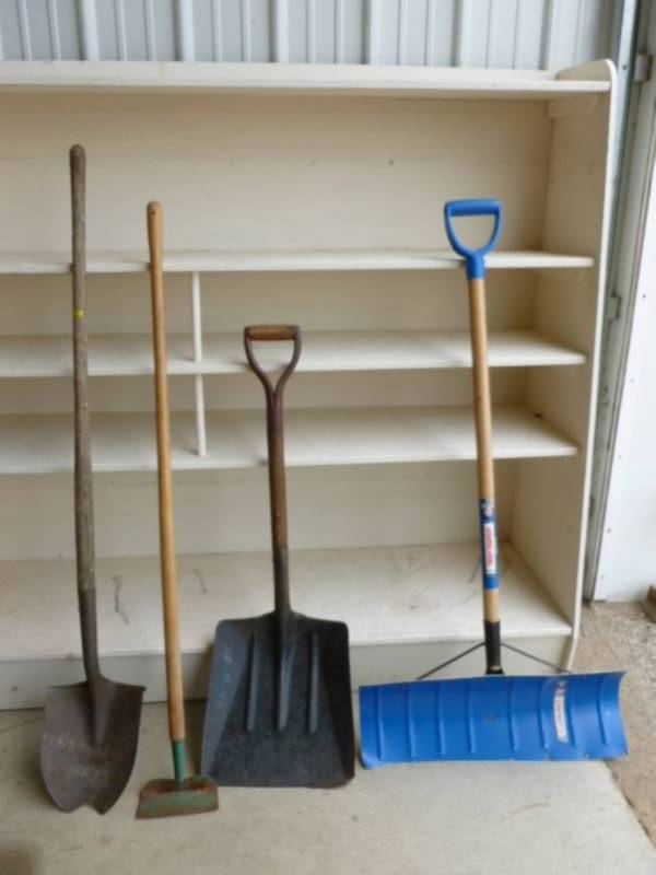 lot 239 image: Shovels