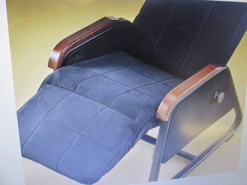 lot 11 image: Zero Gravity Chair open box Retail ...