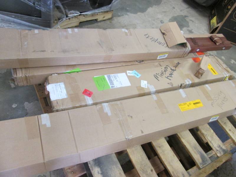 lot 103 image: Lot of 4 Large Blinds, 1 complete, ...