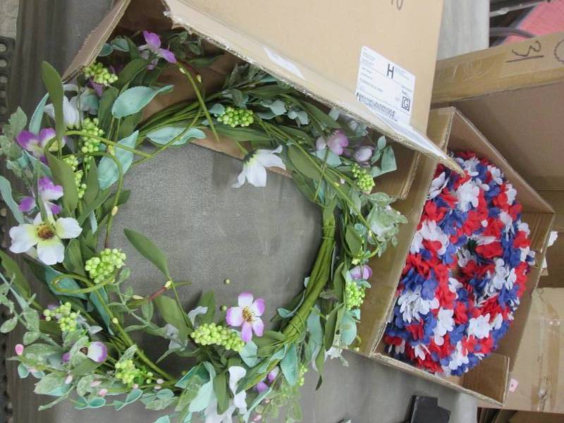 lot 124 image: Lot of 2 Floral Wreaths...