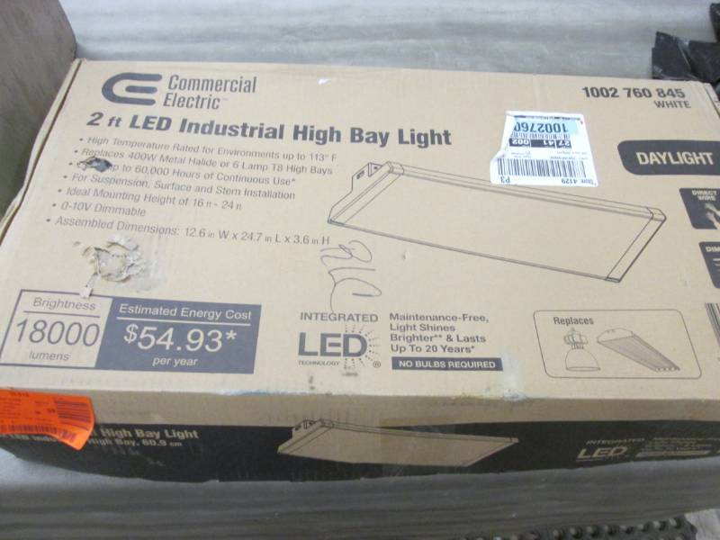 lot 129 image: Commercial Electric 2 ft. 400-Watt ...