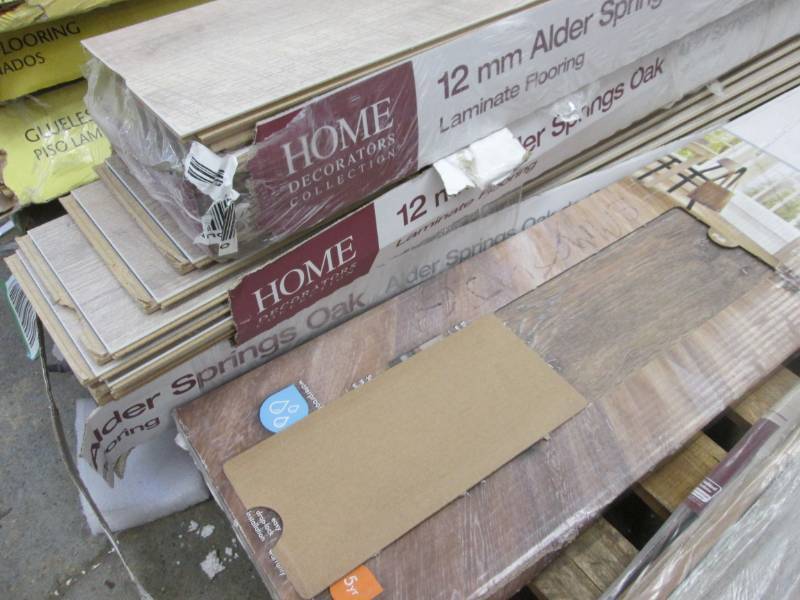 lot 202 image: 3 Open Cases Home Decorators Collec...