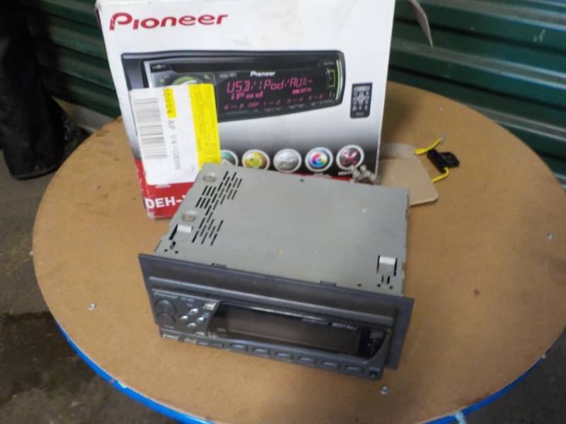 lot 4 image: Pioneer DEH-X3600U1 CD RDS Receiver...