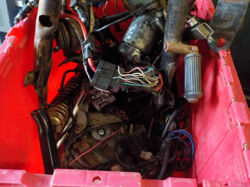 lot 5 image: Lockable Tub Full of Parts...