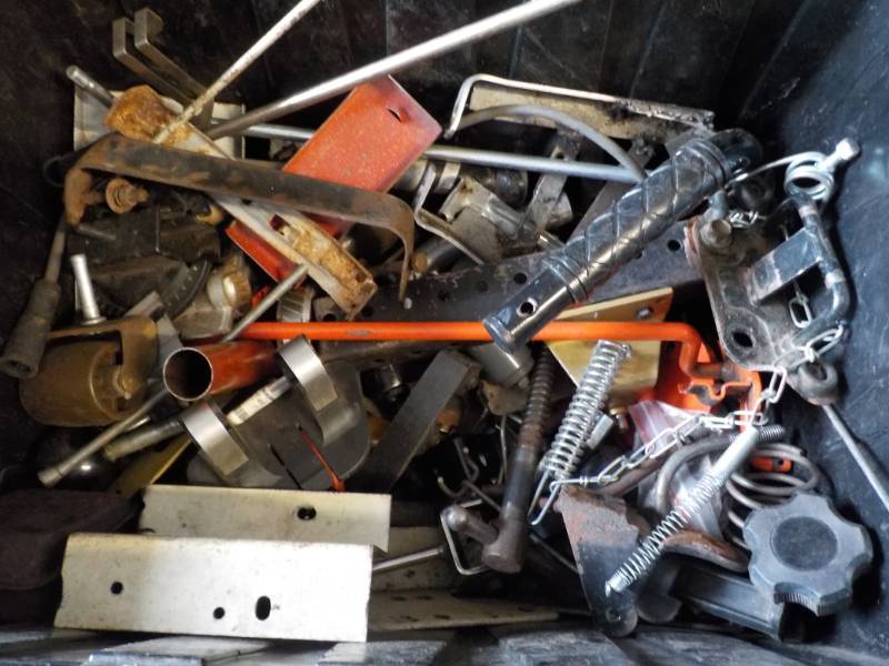 lot 7 image: Lockable Tub Full of Parts...