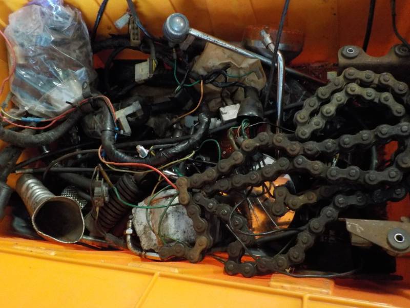 lot 8 image: Lockable Tub Full of Parts...