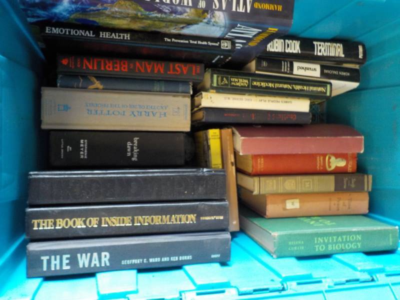 lot 12 image: Large Quantity of Books in a lockab...
