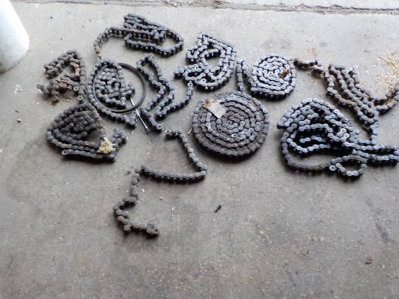 lot 15 image: Bucket of Chains...