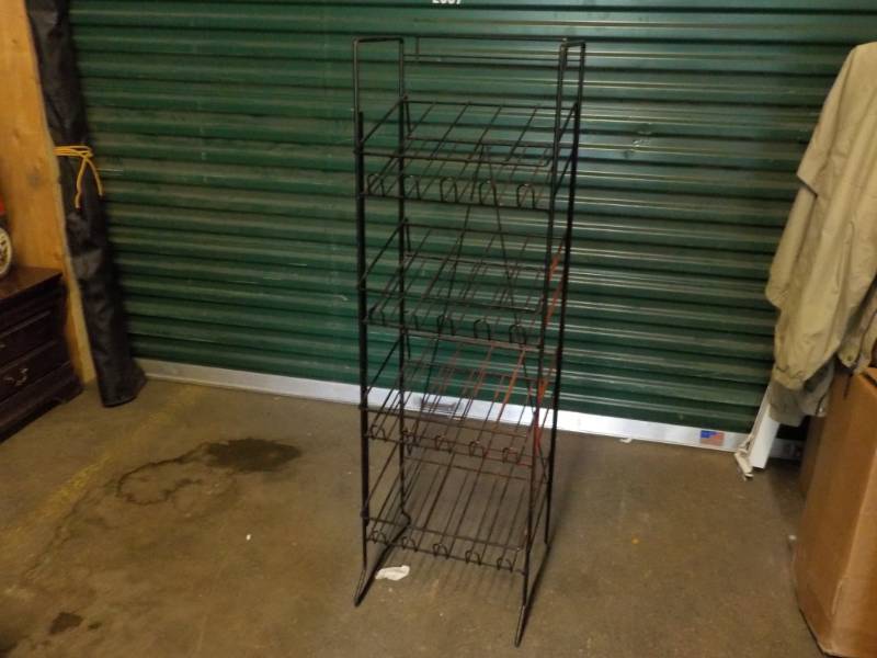 lot 19 image: Store Display Metal Rack 16 x 53 x ...