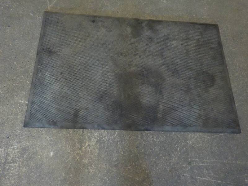 lot 27 image: 23 x 36 Cushion Floor Mat...