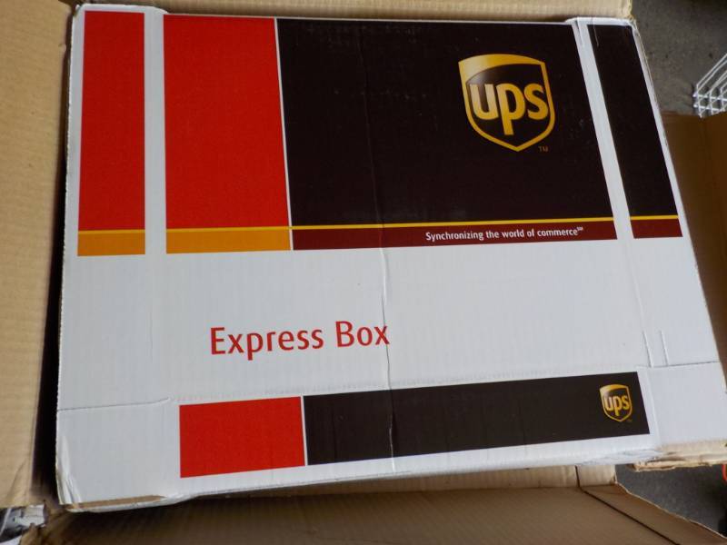 lot 28 image: 30 Mailing Boxes...