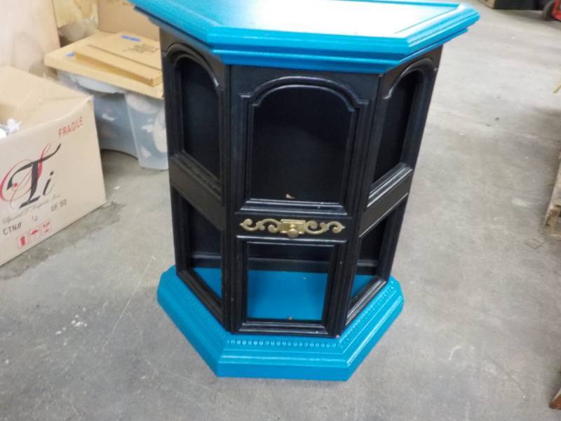 lot 35 image: Small Cabinet- no glass 30 x 25 x 1...
