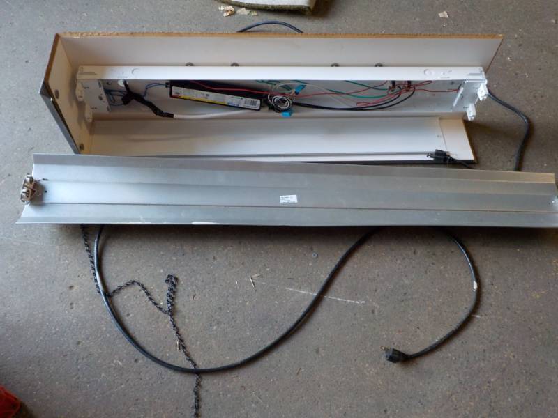 lot 42 image: 2 Shop Lights...
