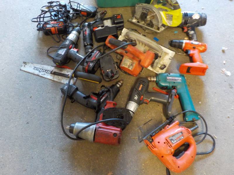 lot 48 image: Tote of Tools untested...