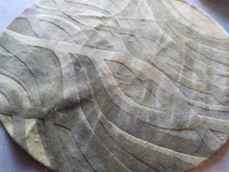 lot 49 image: 6 ft Round Rug and 32 x 24 ft new ...