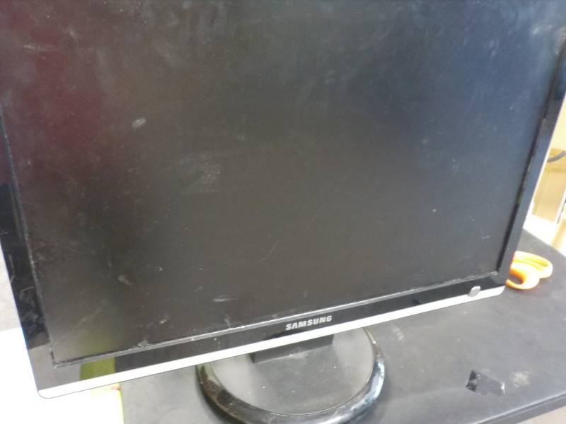 lot 53 image: Samsung 22 Monitor...