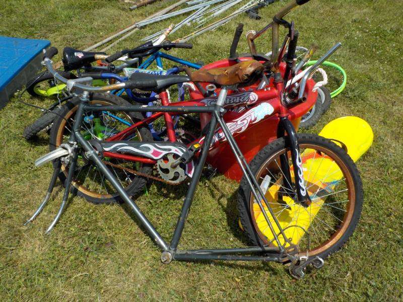 lot 64 image: Lot of Bike Parts all pictured...