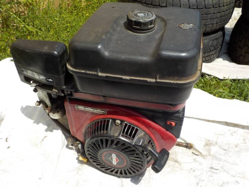 lot 67 image: Briggs and Stratton Motor...