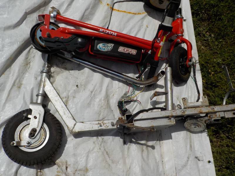 lot 71 image: Electric Scooters for Parts...