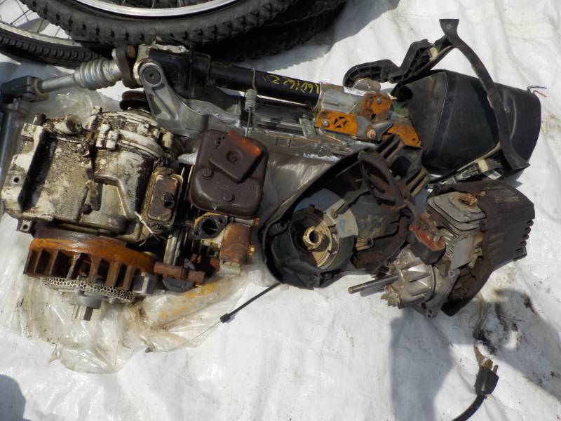 lot 76 image: Motor and parts...