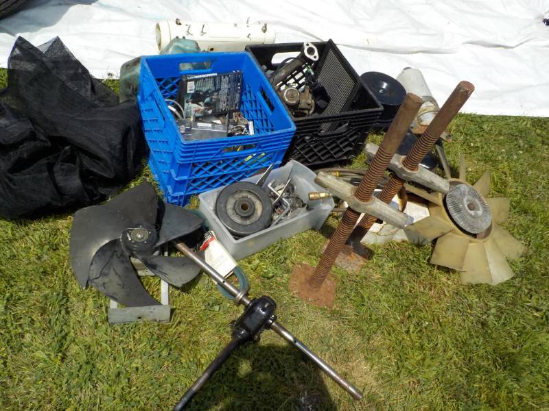 lot 78 image: Lot of parts...