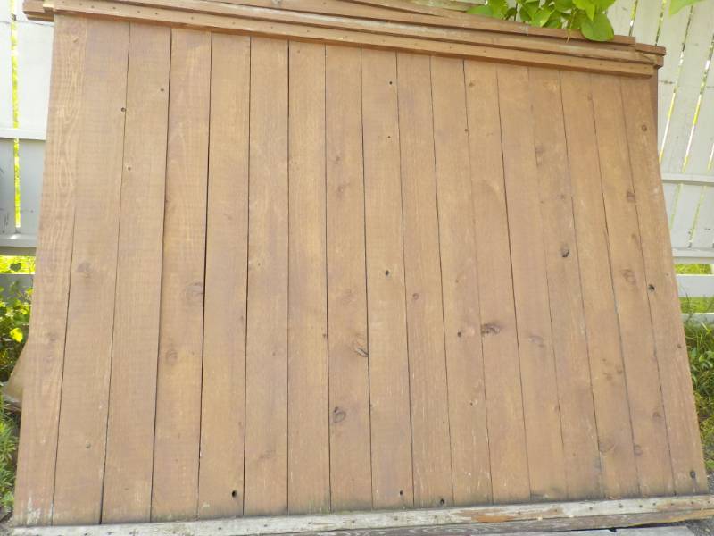 lot 93 image: 6 Panels of Fencing 92 x 72- boar...