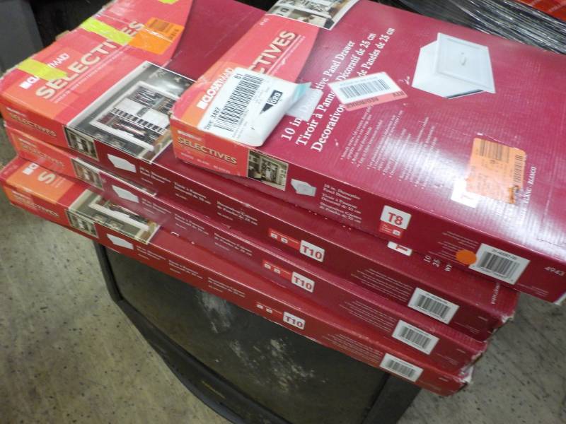 lot 121 image: 3 Closetmaid Selectives 10 Decorat...