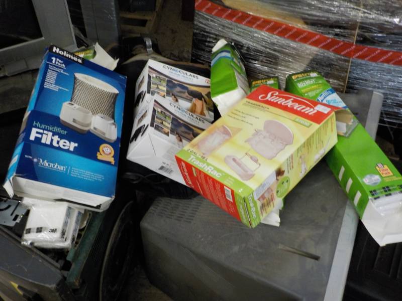 lot 122 image: Filtrete Air Cleaning Filters, Holm...