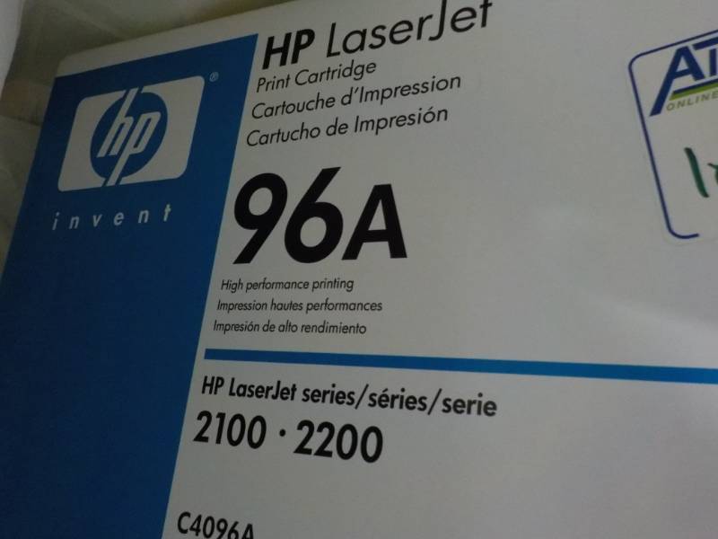 lot 132 image: HP Laser Jet Print Cartridge and Sh...