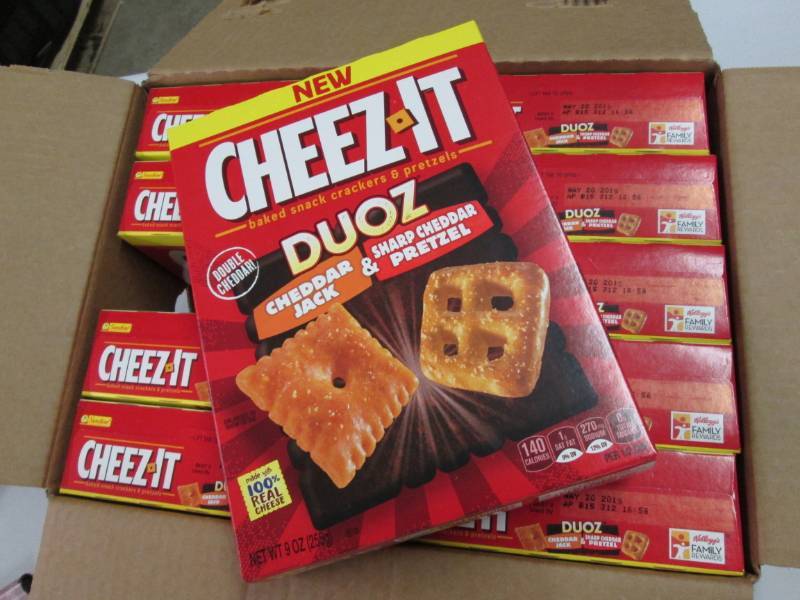 lot 250 image: 12 Cheeze It Duoz...