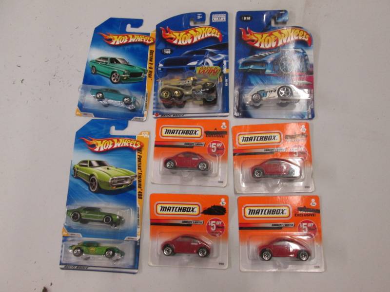 lot 285 image: Hotwheels and matchbox cars...