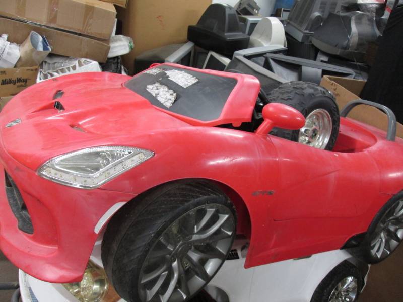 lot 289 image: Powerwheels car, no battery ...