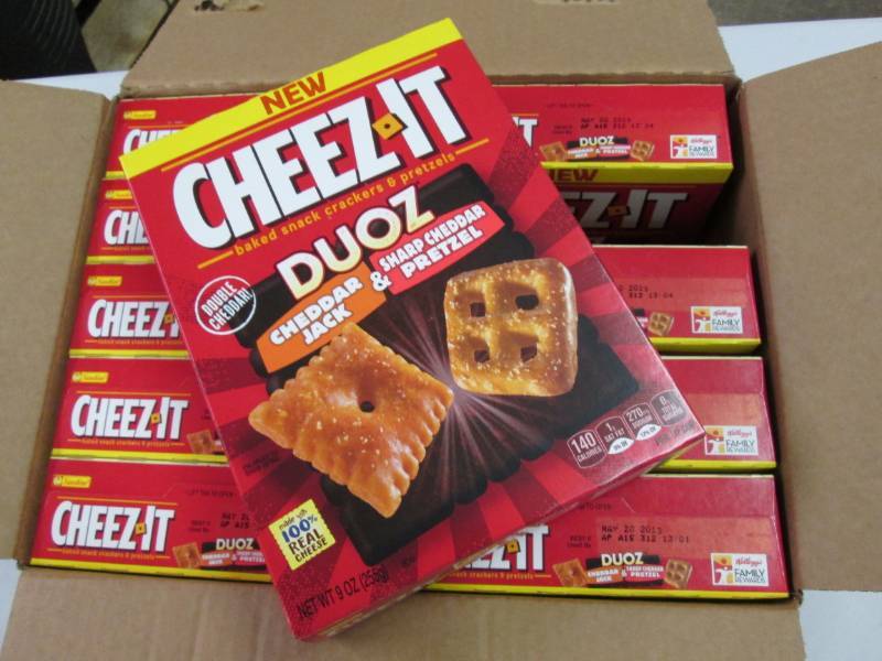 lot 306 image: 10 boxes Cheeze It Duoz...