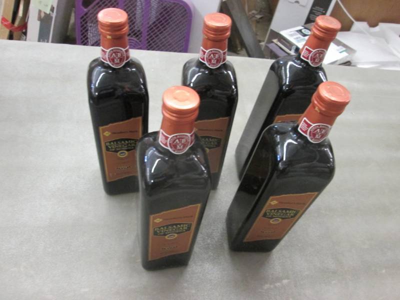 5- 34 oz Bottles Members Mark Balsa...