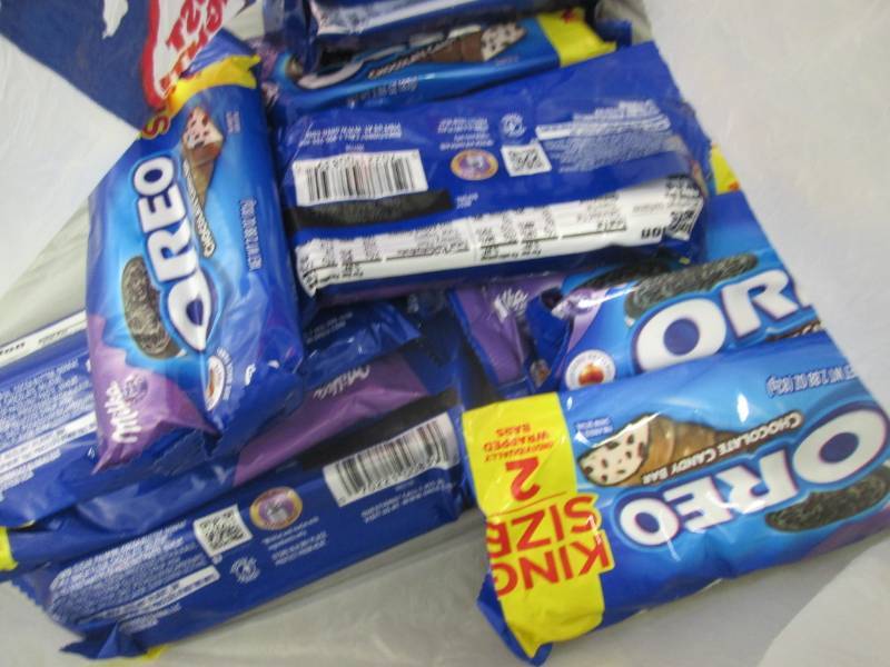 12 - 2.88 oz pkg Oreo Chocolate Can...