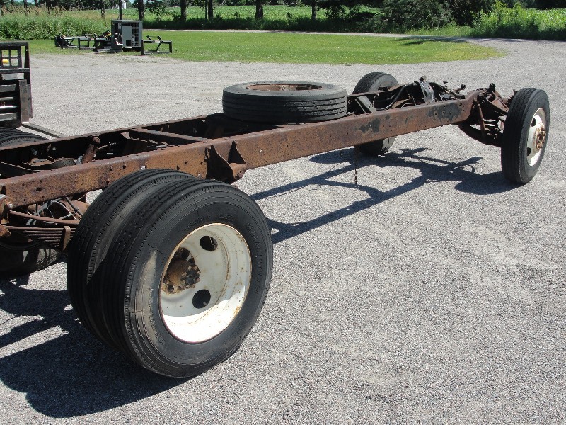 CHEVROLET HEAVY 1-TON CHASSIS