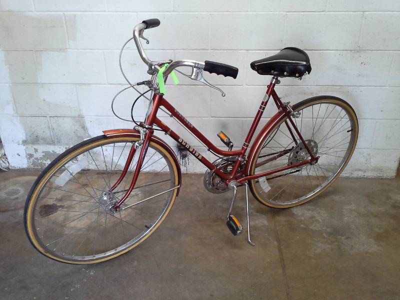lot 16 image: Schwinn Explorer Womens  15-speed  10-inch Road Bike