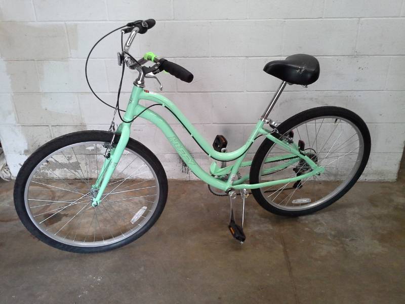 lot 20 image: Huffy Perfect Fit Design Girls  5-speed Road Bike