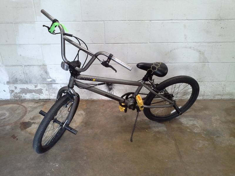 lot 25 image: Mongoose   Single-speed Trick Bike