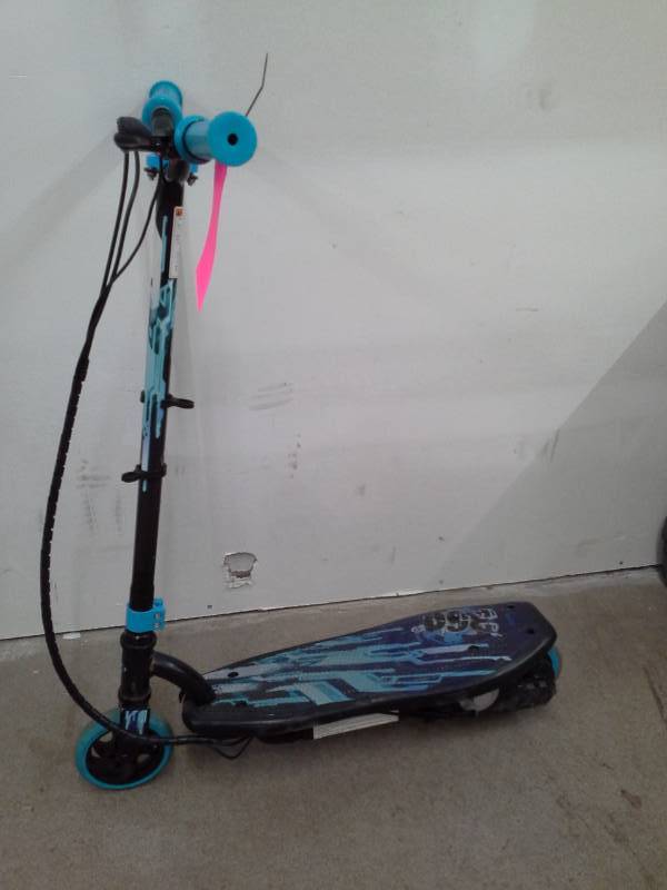 lot 13 image: 2015 Flying Wheel LLC 24VDC Electric Scooter