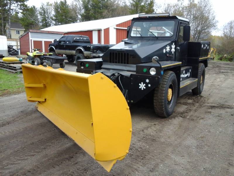 lot 1 image: PSI MB4 Tug Snow Plow Truck with 12 Snow Pusher