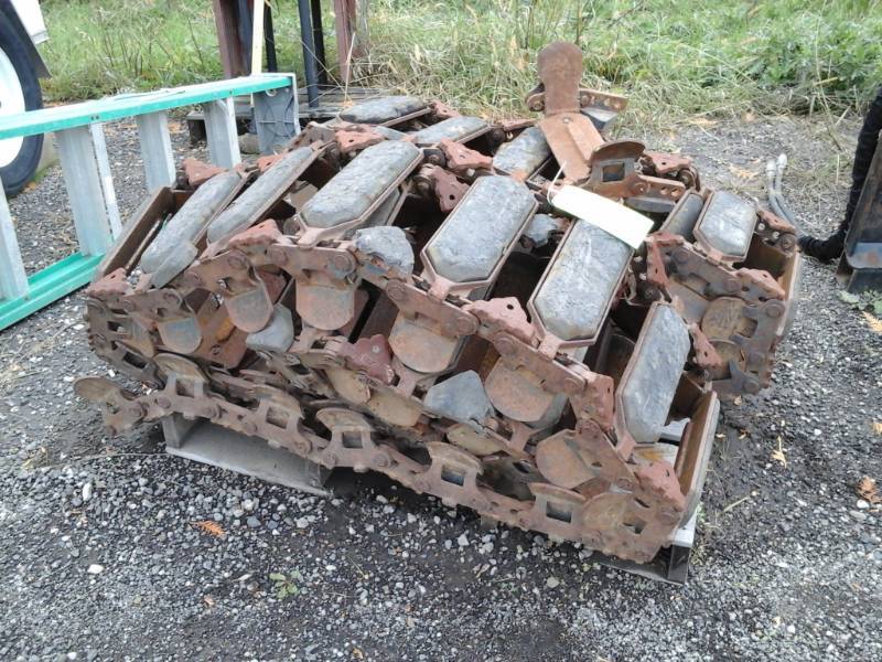 lot 15 image: Loegering F-series with rubber pads Skid Steer Tracks