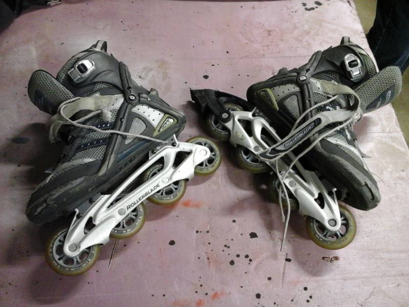 lot 32 image: Rollerblade Mens Rollerblades