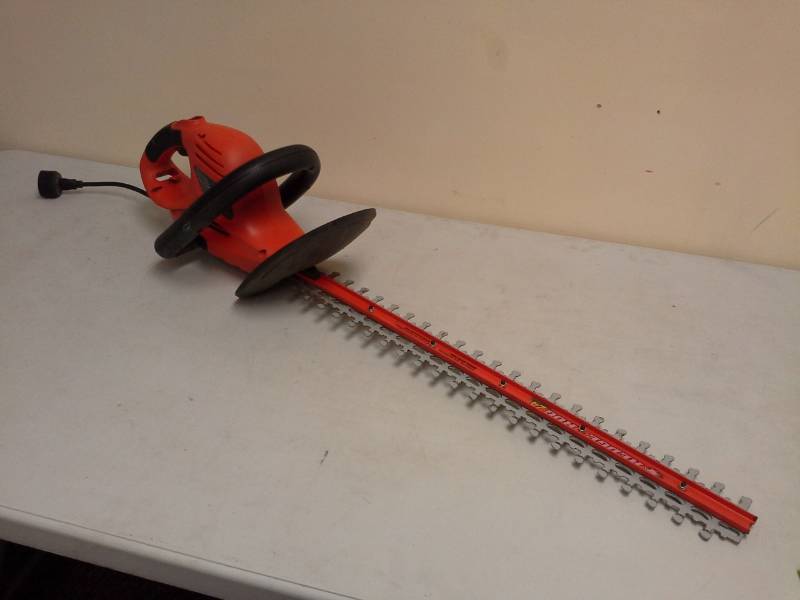 lot 13 image: Black&Decker Hedge Hog 24in. Electric Hedge Trimmer HS2400