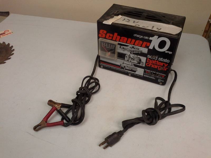 lot 23 image: Schauer 10 amp Solid State Battery Charger