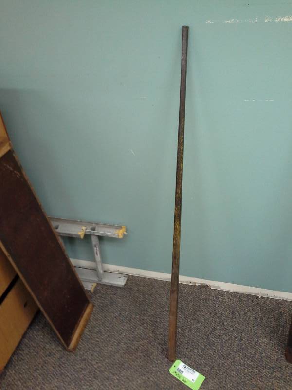 lot 42 image: Metal Pry Bar