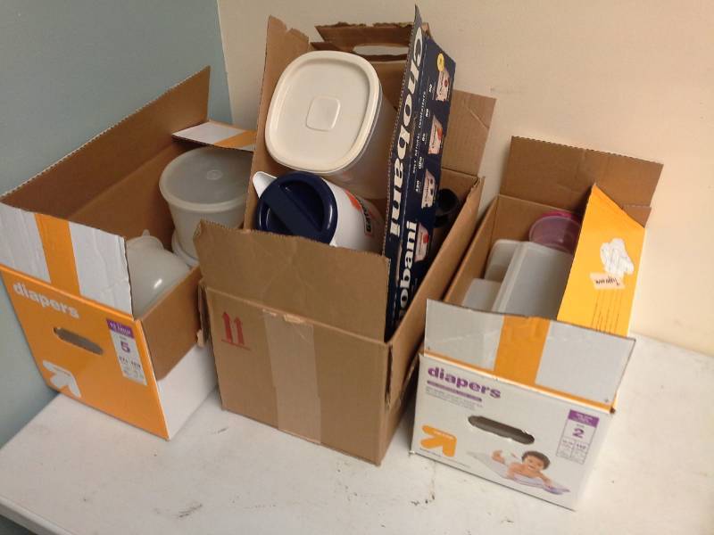 lot 46 image: Tupperware with Lids